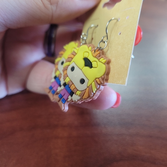 New PVC Harry Potter Luna Lovegood Gryffindor Dangle Earrings - Picture 2 of 4
